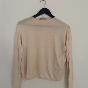 Välidigt tunt stickad tröja - Aldrig använd.