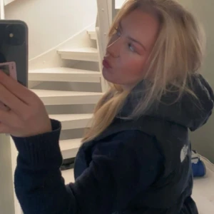 The north face väst - Säljer denna väst då den inte kommer till användning och vill bli av me den:)