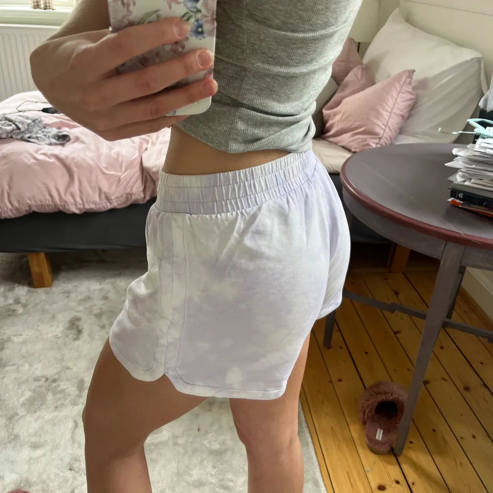 Jättefina lila-ish shorts som är perfekta till sommaren! . Shorts.