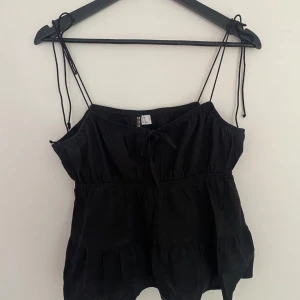 Svart linne - Använd flera gånger men fortfarande fint skick.