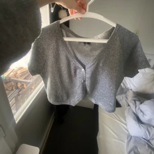 Så snygg bolero/kofta  - As snygg kofta/bolero från okänt märke, storlek L men skulel söga att d är one size då den passar ALLA💞