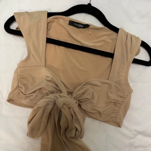 Söt topp - Helt ny jätte söt topp man knyter i mitten  I storlek s. Jätte söt men alldrig andvänt