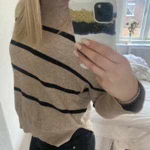 Stickad tröja  - Använd 2 gånger ❤️
