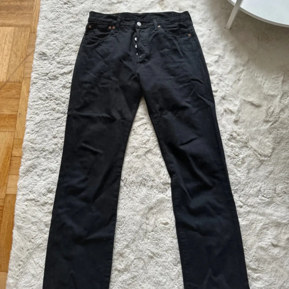 Helt nya, aldrig använda. Herrbyxor som tyvärr var små i storlek men så snygga🌟. Jeans & Byxor.