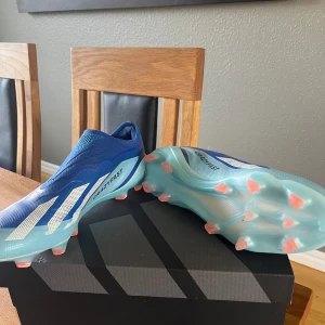 Adidas/Crazyfast Elite F - Säljer nu mina fotbollsskor som kommit till användning vid ett tillfälle (träning). Annars är skorna helt oanvända förutom vid ett tillfälle