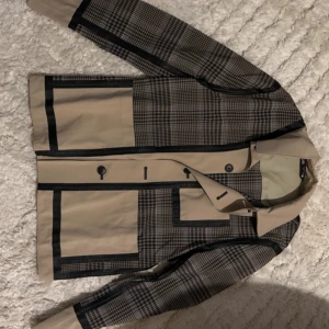 Vårjacka Zara - Mycket bra skick, strl L men passar som M.