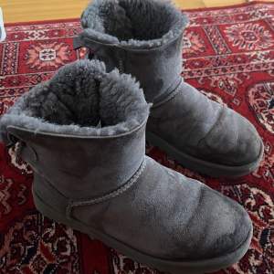 Äkta uggs köpa för 2000-3000, välanvända.