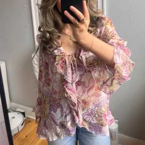 Zara blus - Slutsåld blus på zara som är så fin till sommaren!! 