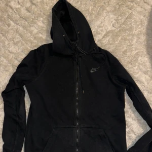 Nike Tech Fleece - Bra skick