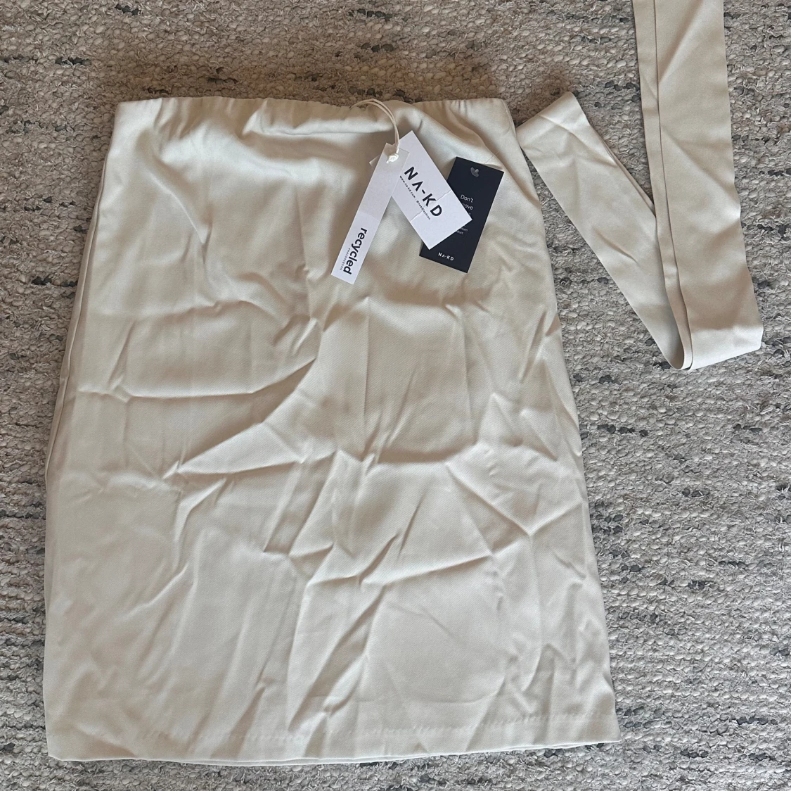 Tube klänning med scarf - 90