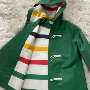 Louche London Regnjacka - Så himla snygg jacka från London, endast testad och är i nyskick (därav priset) Älskar denna så mycket men har bara inte andvänt den 🥲❤️ tryck gärna inte på köp nu*