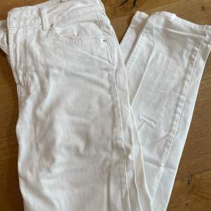 Snygga vita jeans!!! Helt oanvända