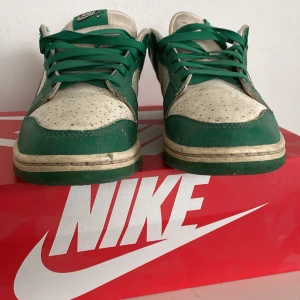 Dunk Low ”lottery green” - Priset är inte hugget i sten nytt pris varierar från olika säljare men runt 2500-3000kr