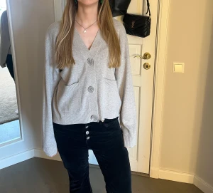 Kofta Hm  - Så snygg och populär kofta från HM i Stl S, supersnygg till våren!!!!