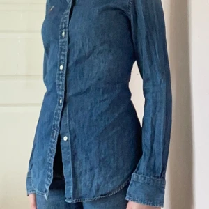 Ralph Lauren jeansskjorta  - Bara använd några gånger, i bra skick.