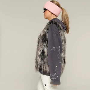 Pälsväst - Säljer min skitsnygga pälsväst som tyvärr inte kommer till användning, perfekt nu till våren!!