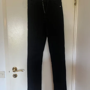 Jeans Bershka - Använda 2 gånger. Slits längst ner
