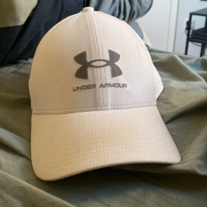Under armour keps - Under armour keps i perfekt skick 10/10,pris kan diskuteras