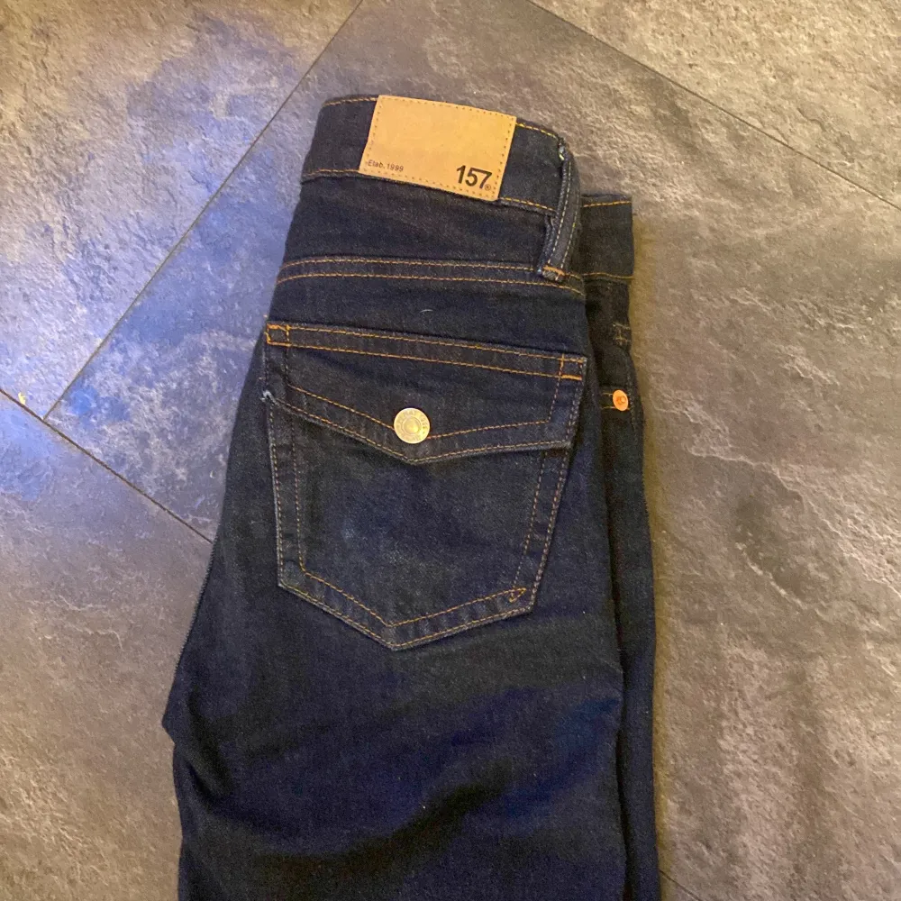 Säljer dessa jätte fina låg midjade jeansen från lager 157!. Jeans & Byxor.