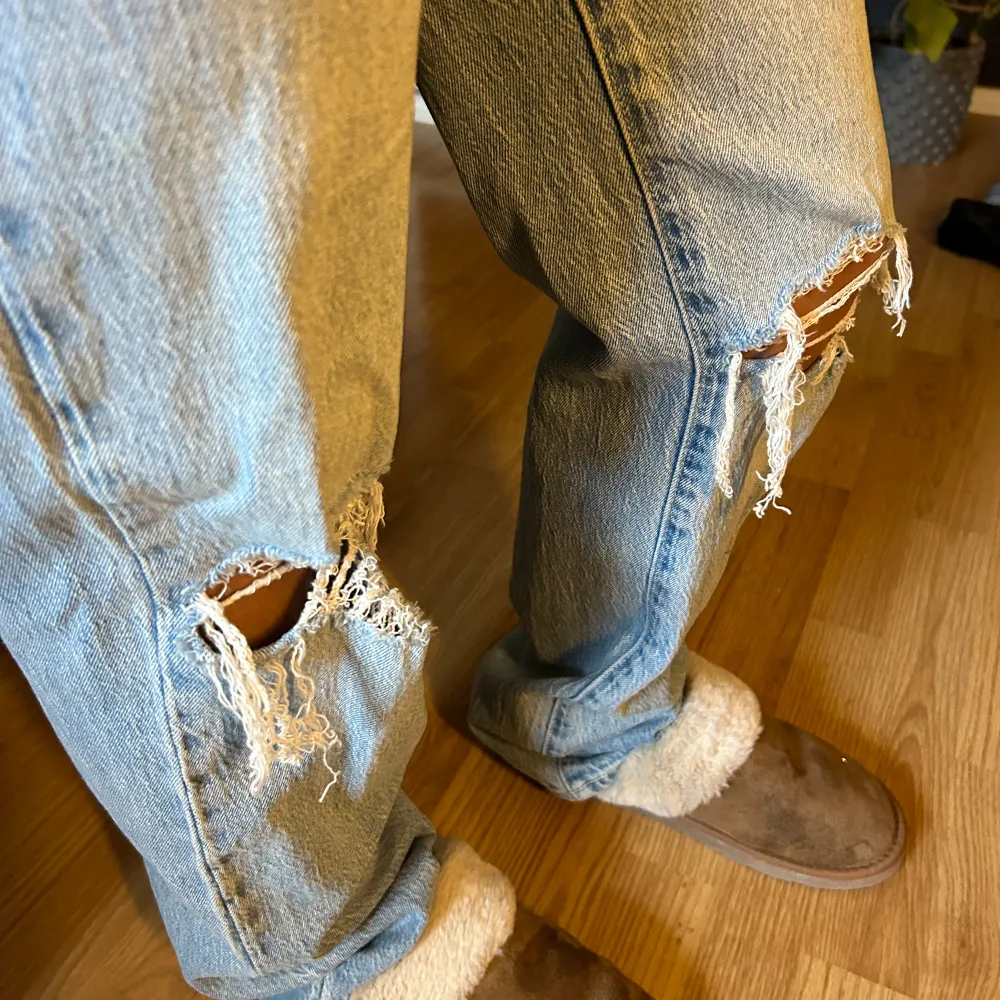 Jätte fina jeans som tyvärr inte kommer till användning från abrand jeans. Pris kan diskuteras🥰. Jeans & Byxor.