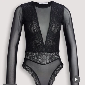 Spets body  - Säljer denna superfina body som aldrig kommit till änvändning tyvärr. Köptes någon vecka sedan för 499kr men säljer nu för endast 250kr