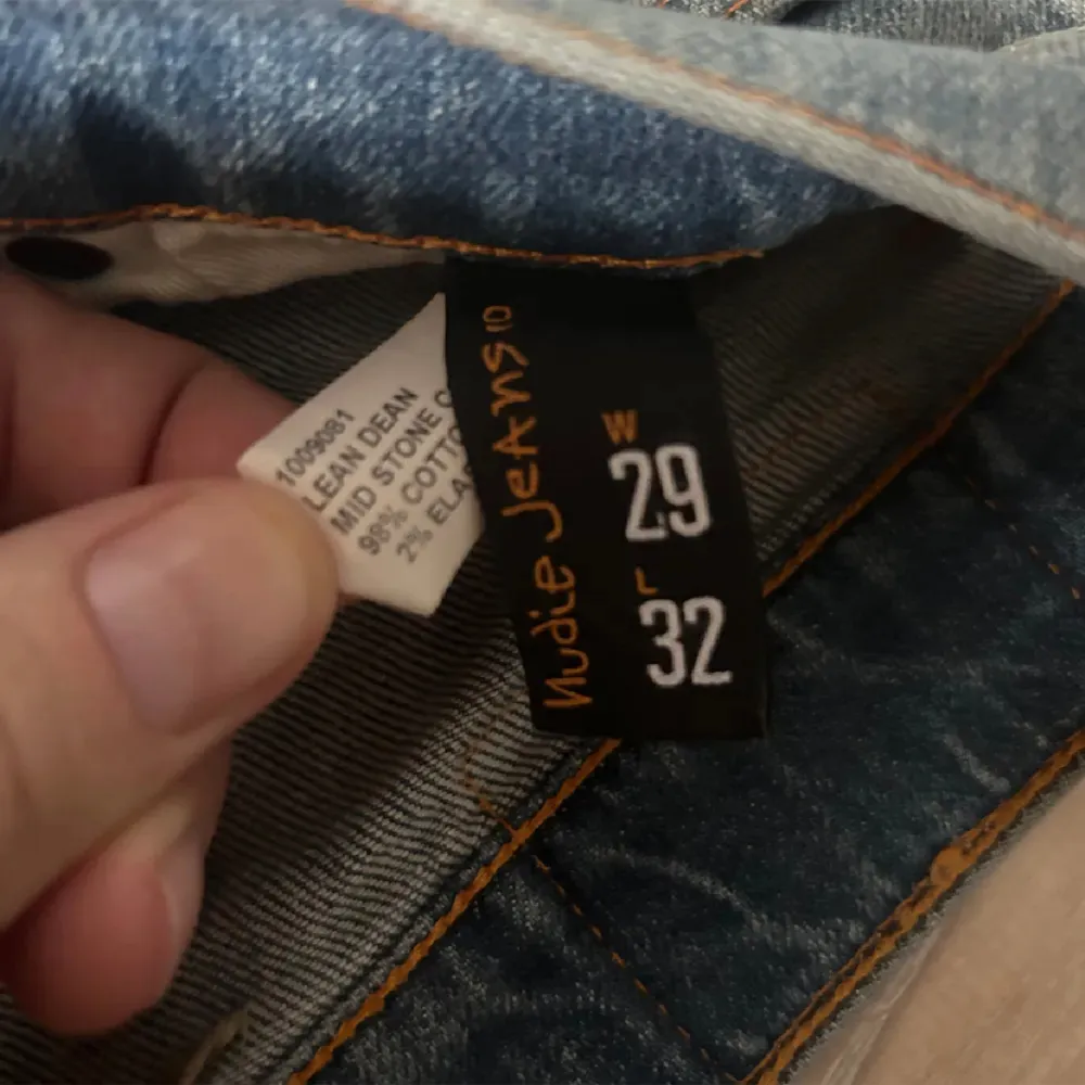 Snygga nudie jeans i modellen lean Dean.  slim fit .  29/32.. Jeans & Byxor.