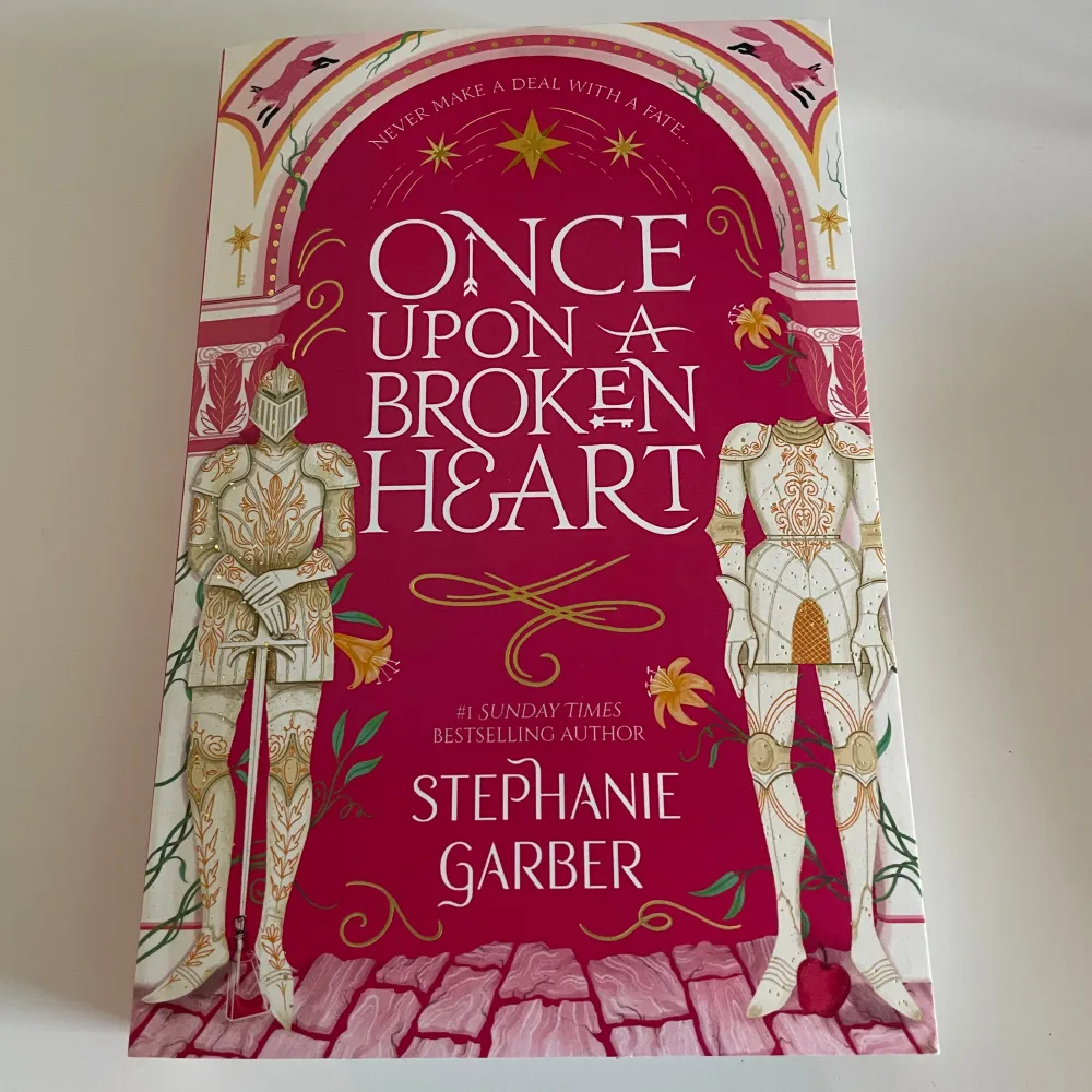 Säljer dessa tre populära böcker i Once Upon A Broken Heart serien😍 Trendar på TikTok! De är på engelska!. Övrigt.