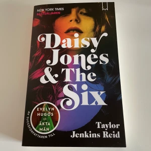 Daisy Jones & The Six - Taylor Jenkins Reid - Säljer denna populära boken som trendar på TikTok och som serie😍Den är på svenska!
