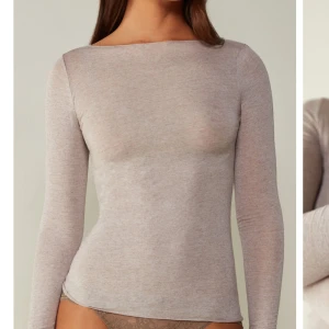 Intimissmi tröja  - Beige intimissmi tröja som används någon enstaka gång så den är som i nyskick.
