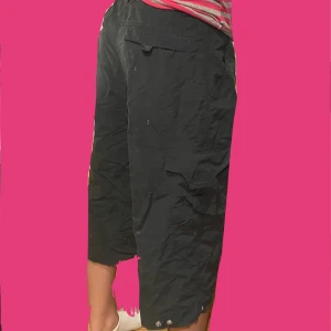 Jorts  - Köpta secondhand för 2 år sedan och använts sisådär 5 ggr🩷 passar så bra till allt och supersköna på sommaren!  De ger mig verkligen en bbl lmao 