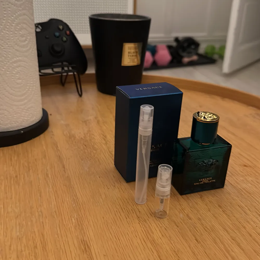 Hej jag säljer parfym prover på 2-5ml  2ml kostar 49kr och 5ml kostar 99kr  Kontakta mig om det är något!. Accessoarer.