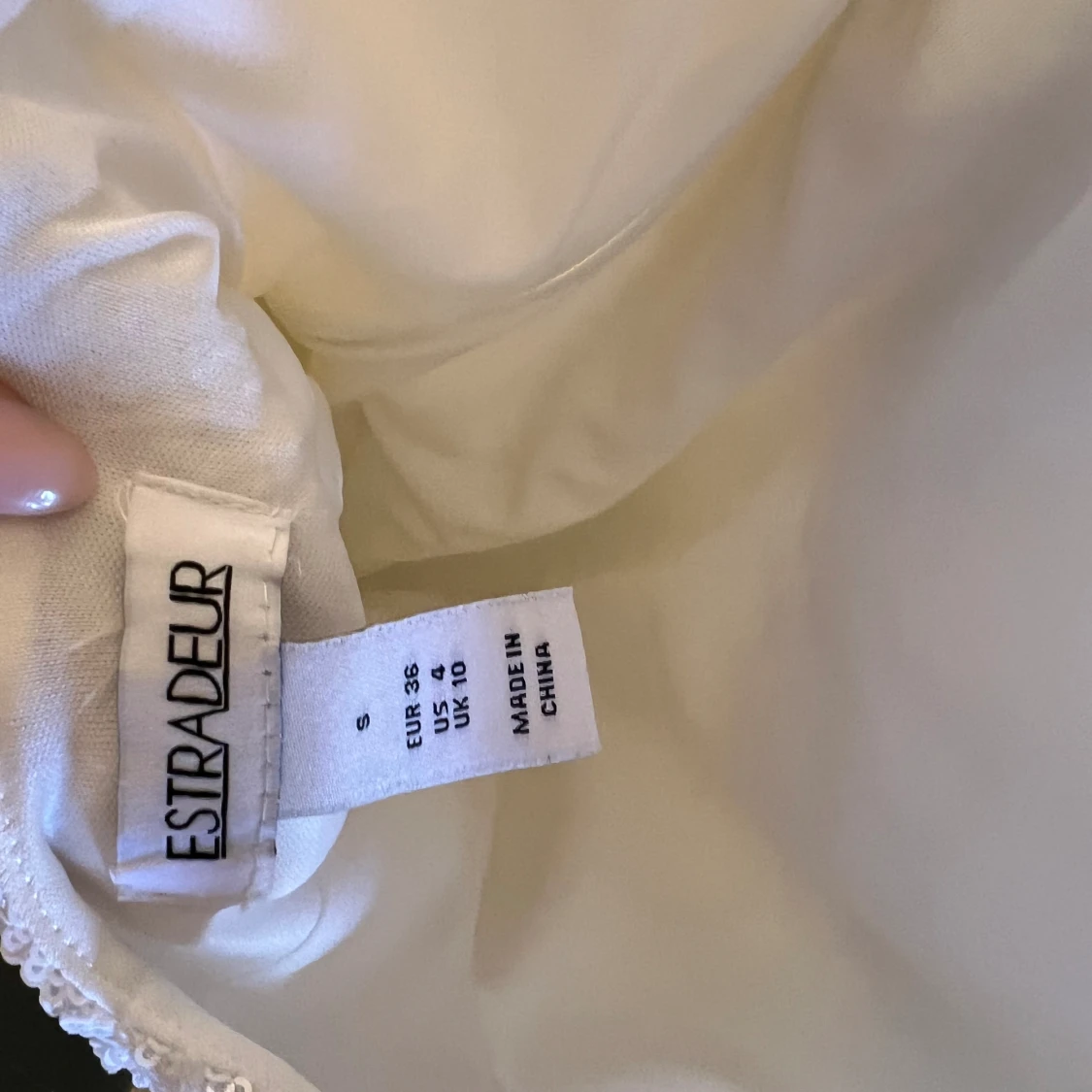 Glittrig klänning öppen rygg🎀 - 93