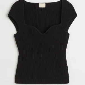 Ribbab topp - Topp från H&M i storlek XS i ett stickat, tjockare material.