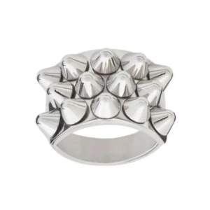 Söker!! ‼️⚠️Edblad Nit ringen i silver i strl M, alltså 17,5.  Kan tänka mig betala mellan 100-200. 