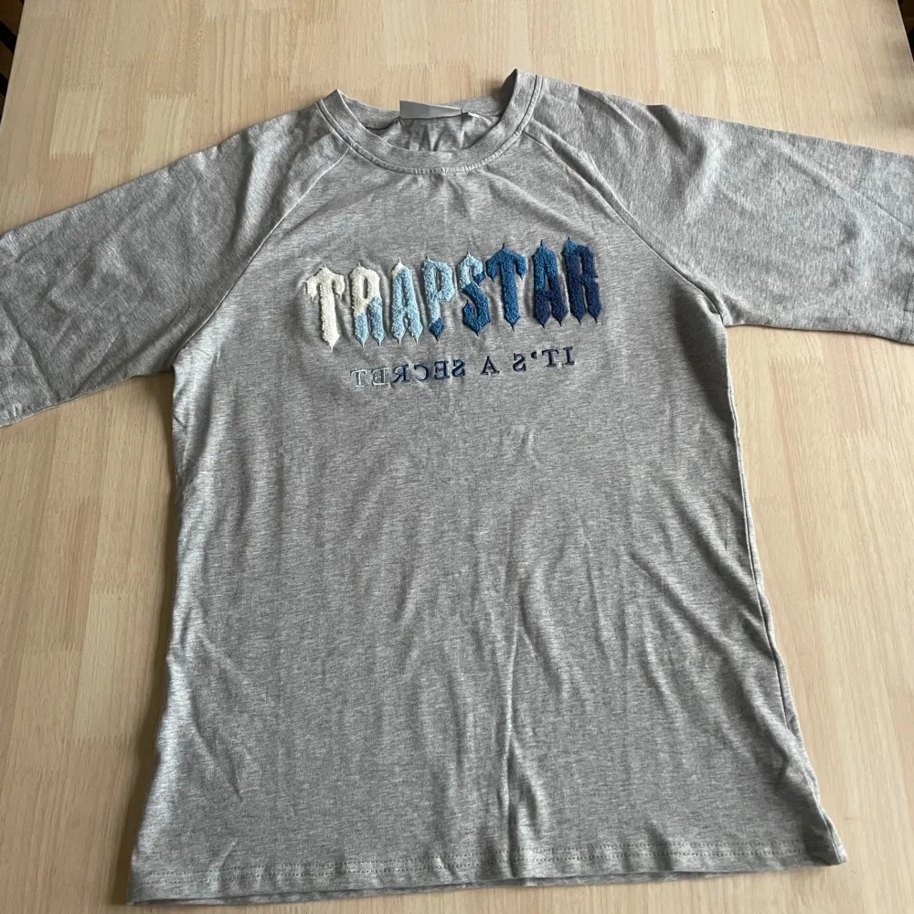 Trapstar Set  T-Shirt och shorts  Stl: Medium . T-shirts.