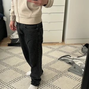 Vailent jeans  - Riktigt feta jeans, passar till allt och perfekt för sommaren! Nypris 650 mitt pris 300 