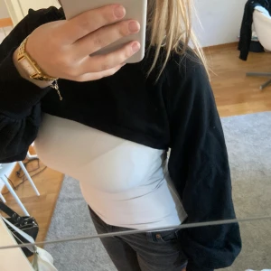 kort tröja - croppad sweatshirt från hm, aldrig använd!💓