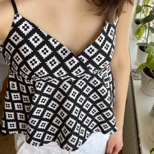 snyggt linne från RUT&CIRCLE - så snygg topp från rut&circle. passar mig som har s, men är även elastiskt🫶🏼