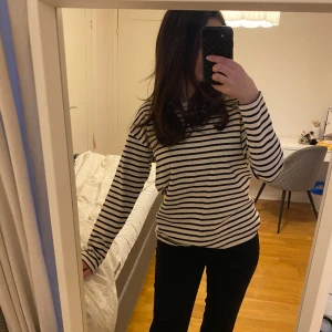 Randig tröja  - Randig tröja från Zara, välanvänd! 