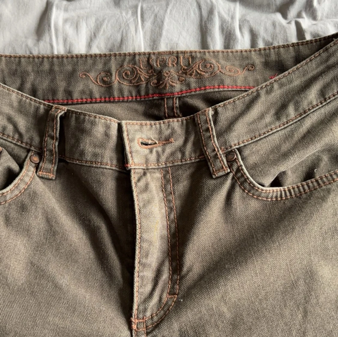 Mörkgröna lågmidjade jeans  - 91