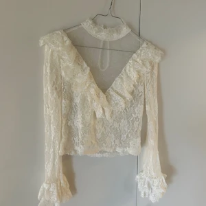 Spetstopp - Säljer nu denna assnygga spetstopp. Lappen är bortklippt men uppskattar att storleken är en S.💋⚡️🫧