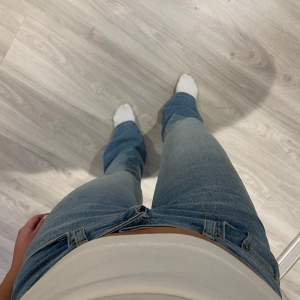 Bootcut jeans från lager157 i storlek xs men stretchiga så passar större också!🫶🏼  Skriv för fler bilder