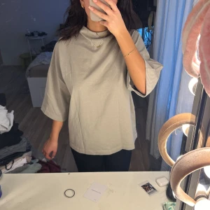 Zara tröja  - En oversized tröja som inte kommit till användning. 