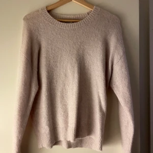 Stickad tröja  - Beige/rosa stickad tröja