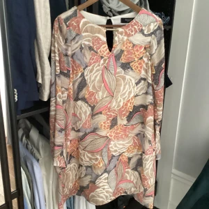 Klänning - Klänning säljes, fint skick stl M