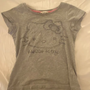 Y2k hello Kitty tröja - Super snygg y2k tröja