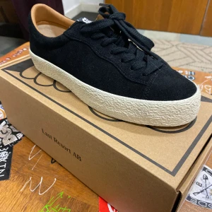 Last resort skor  - Last resort skor i st 41 Oanvända. Ny pris 950kr 