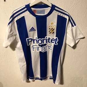IFK Göteborg T-shirt - Storlek xl men skulle mer säga att den sitter som M/L. Bra skick.