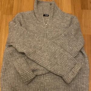 Kofta  - Använt få gånger, inga hål eller fläckar 