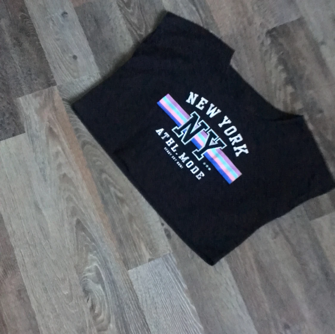 En gymnastik tröja med massa små hål i sig